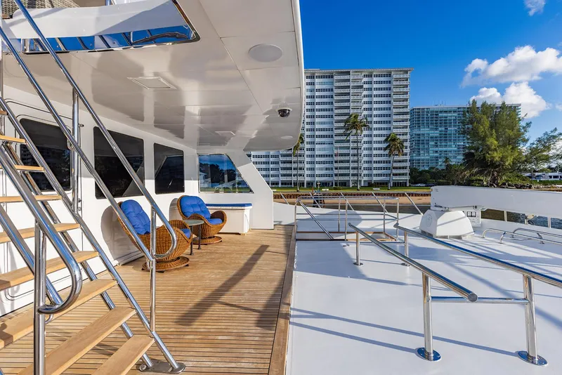 Slide: The Image of Custom Crystal Motoryacht 2009 - 51