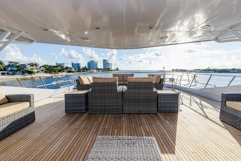 Slide: The Image of Custom Crystal Motoryacht 2009 - 56