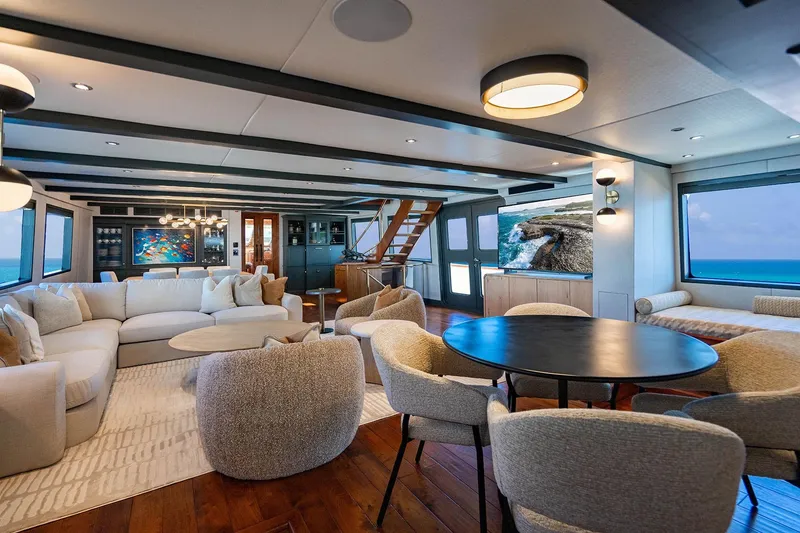 Slide: The Image of Custom Crystal Motoryacht 2009 - 81