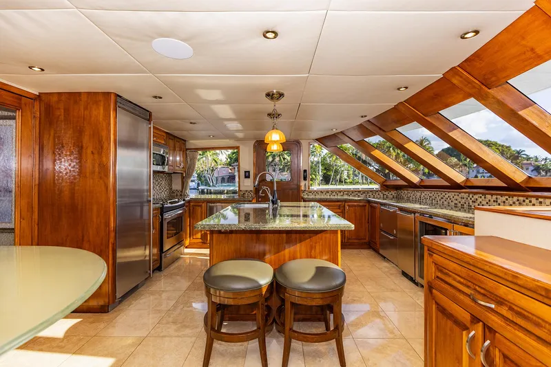 Slide: The Image of Custom Crystal Motoryacht 2009 - 91