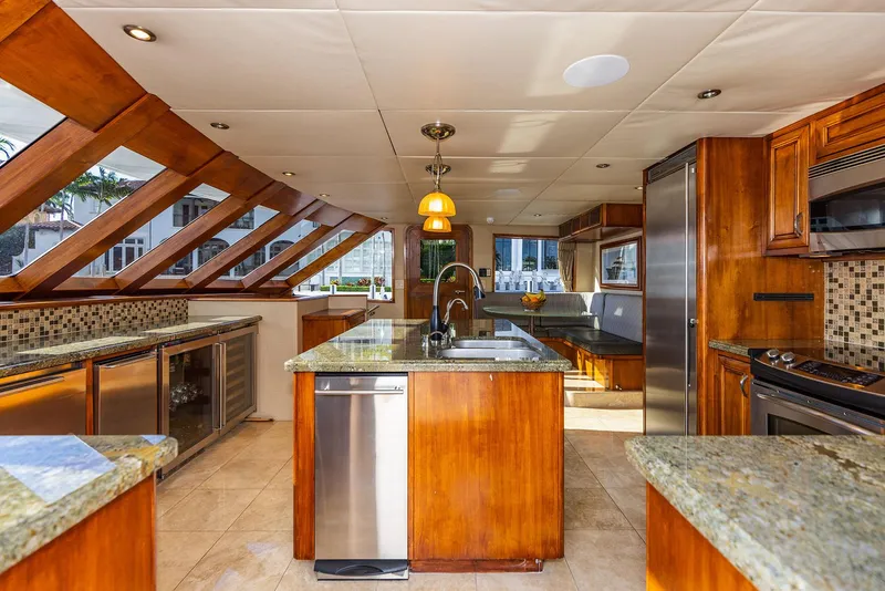 Slide: The Image of Custom Crystal Motoryacht 2009 - 96