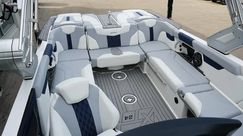 Slide: The Image of MasterCraft XT24 2022 - 13