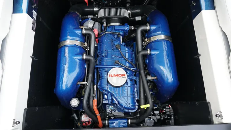 Slide: The Image of MasterCraft XT24 2022 - 14