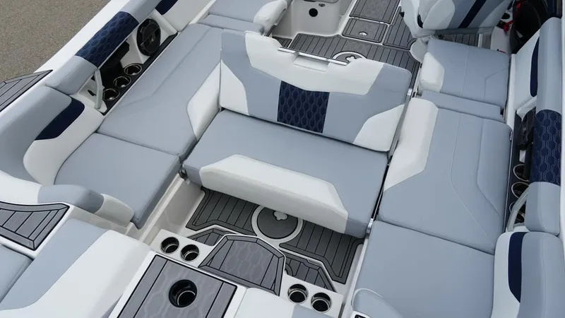 Slide: The Image of MasterCraft XT24 2022 - 17