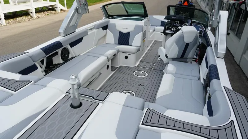 Slide: The Image of MasterCraft XT24 2022 - 5