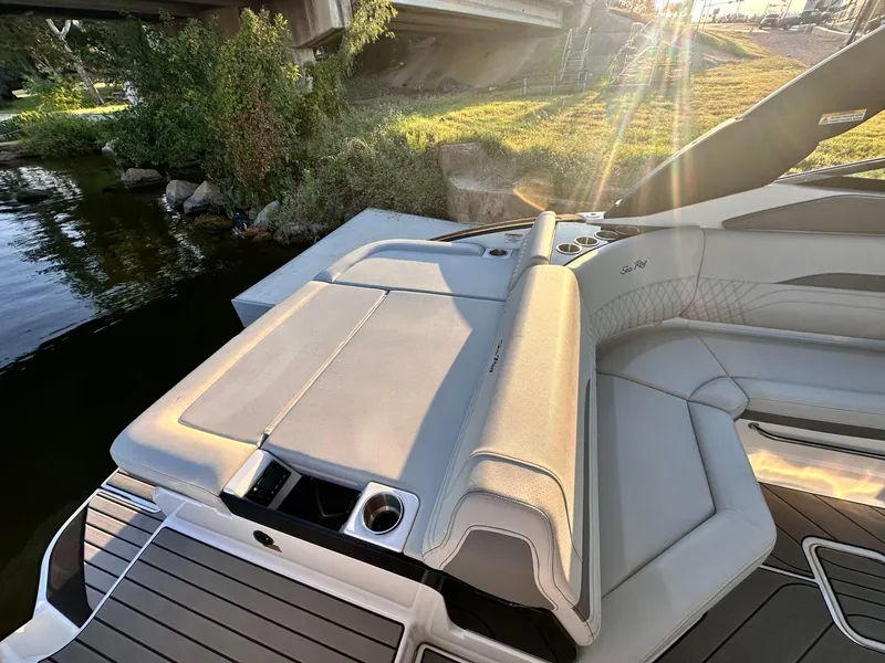 Slide: The Image of Sea Ray SLX 260 Surf 2024 - 10