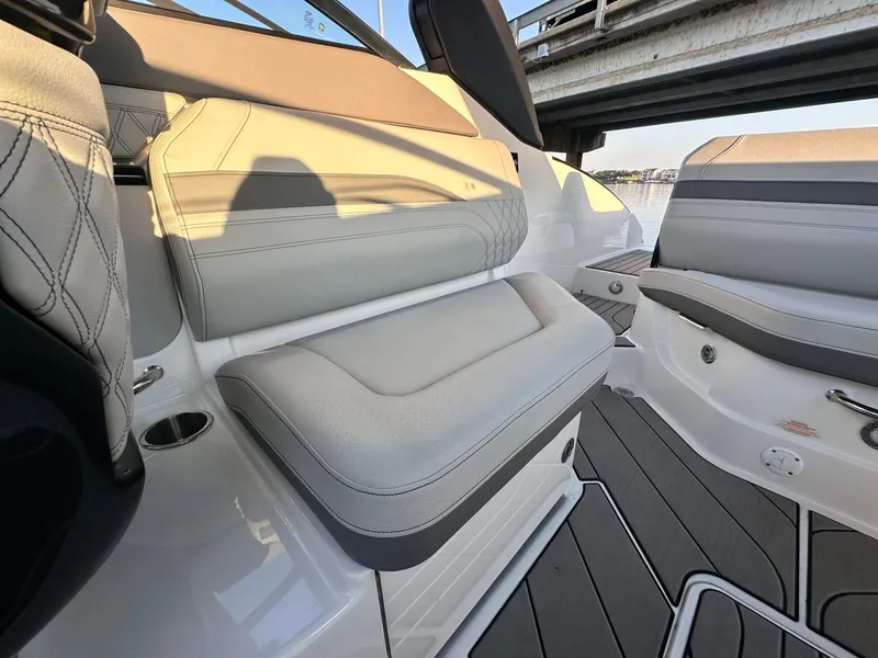 Slide: The Image of Sea Ray SLX 260 Surf 2024 - 12