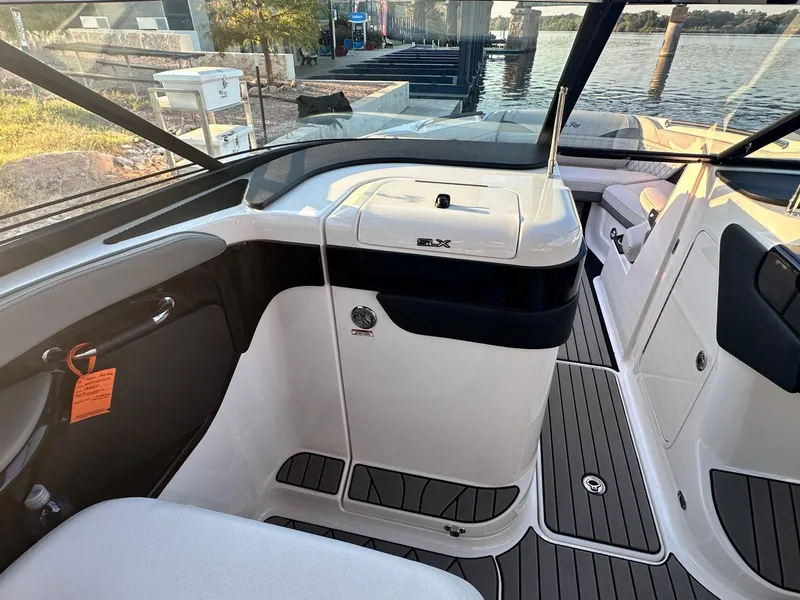 Slide: The Image of Sea Ray SLX 260 Surf 2024 - 15