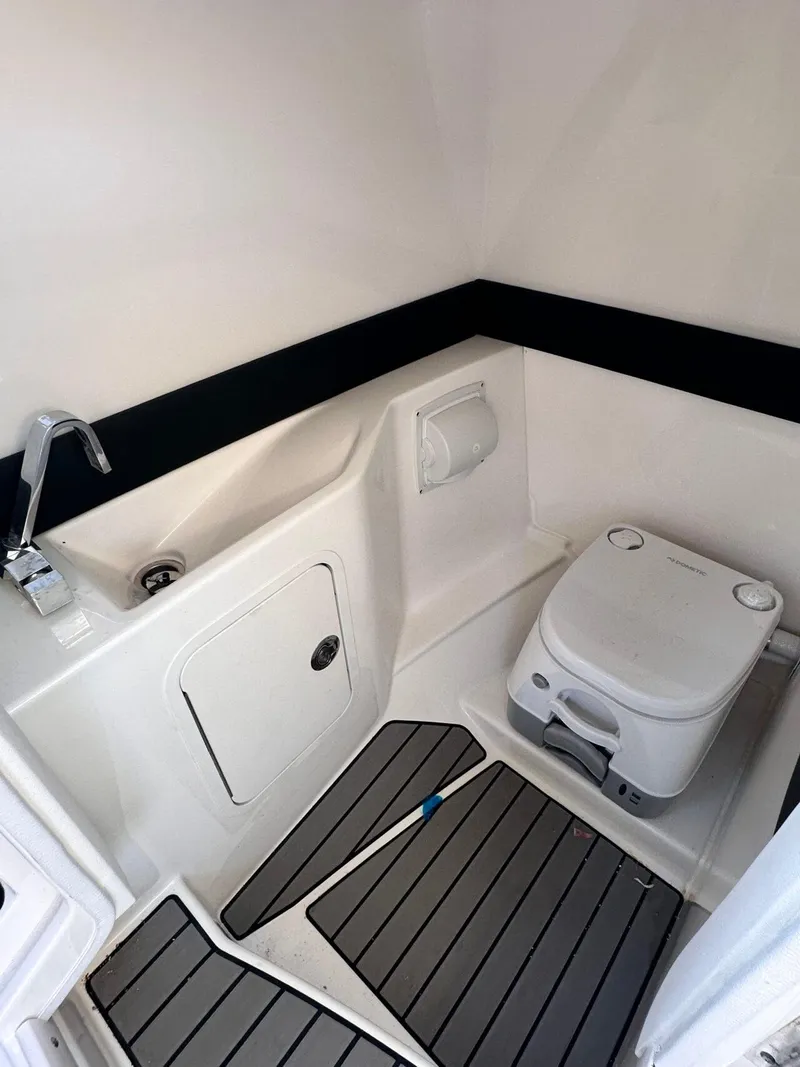 Slide: The Image of Sea Ray SLX 260 Surf 2024 - 17