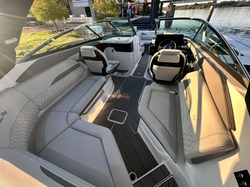 Slide: The Image of Sea Ray SLX 260 Surf 2024 - 18