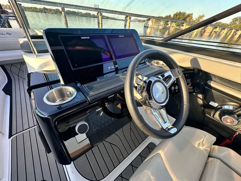 Slide: The Image of Sea Ray SLX 260 Surf 2024 - 21