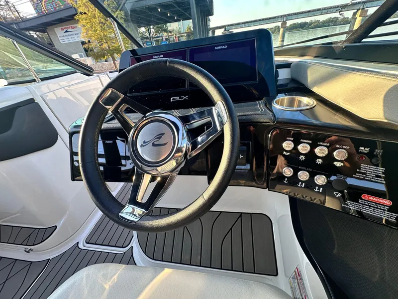 Slide: The Image of Sea Ray SLX 260 Surf 2024 - 22