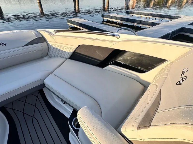 Slide: The Image of Sea Ray SLX 260 Surf 2024 - 28