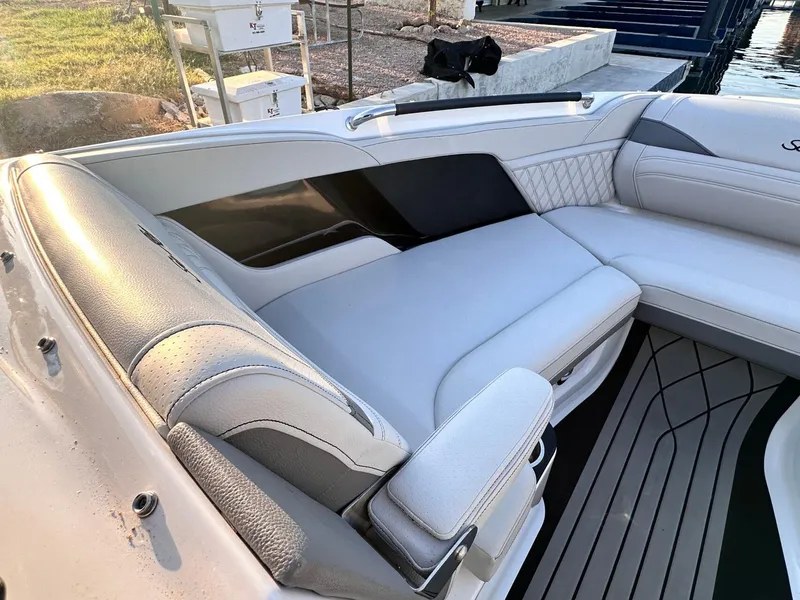 Slide: The Image of Sea Ray SLX 260 Surf 2024 - 29