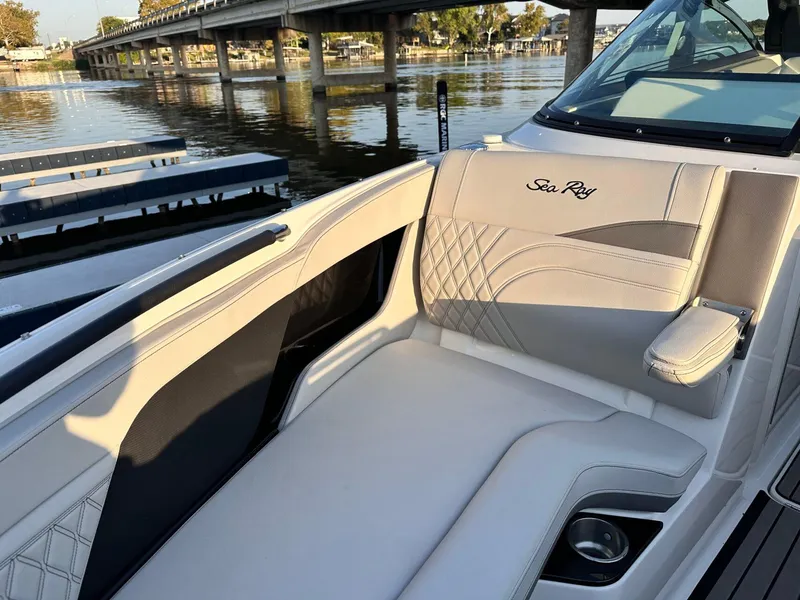 Slide: The Image of Sea Ray SLX 260 Surf 2024 - 31