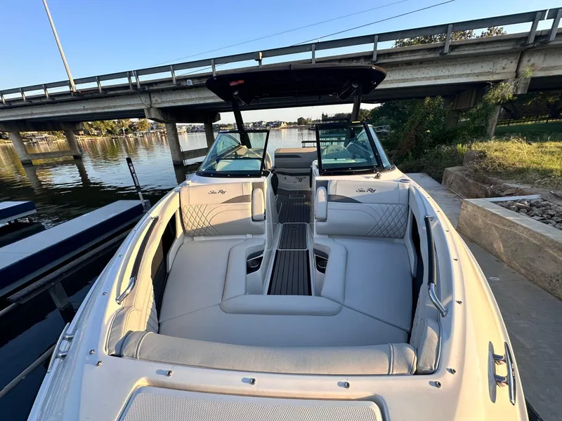 Slide: The Image of Sea Ray SLX 260 Surf 2024 - 34