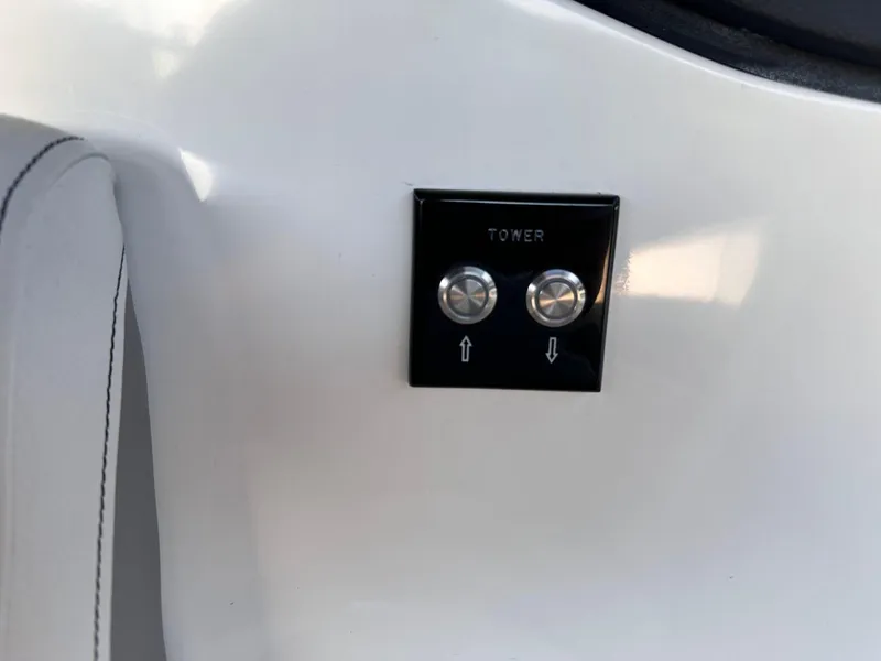 Slide: The Image of Sea Ray SLX 260 Surf 2024 - 35