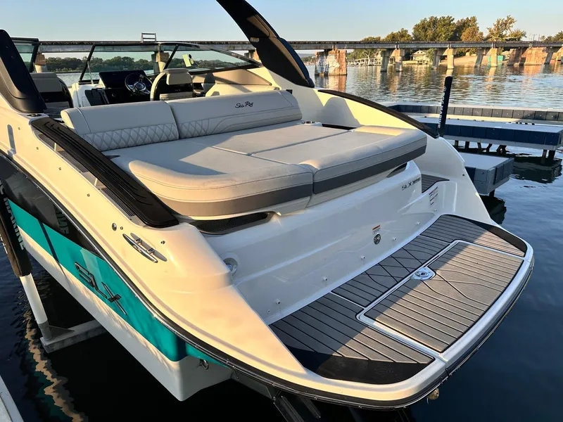 Slide: The Image of Sea Ray SLX 260 Surf 2024 - 5