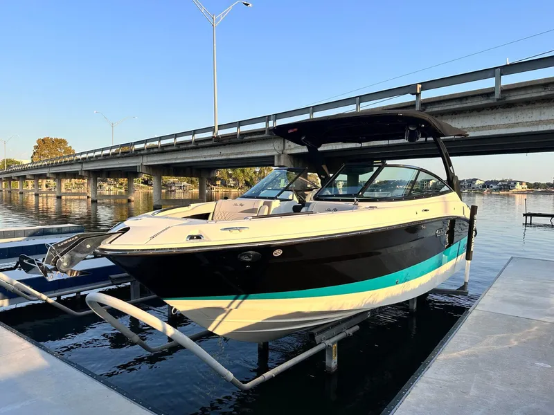 Slide: The Image of Sea Ray SLX 260 Surf 2024 - 7