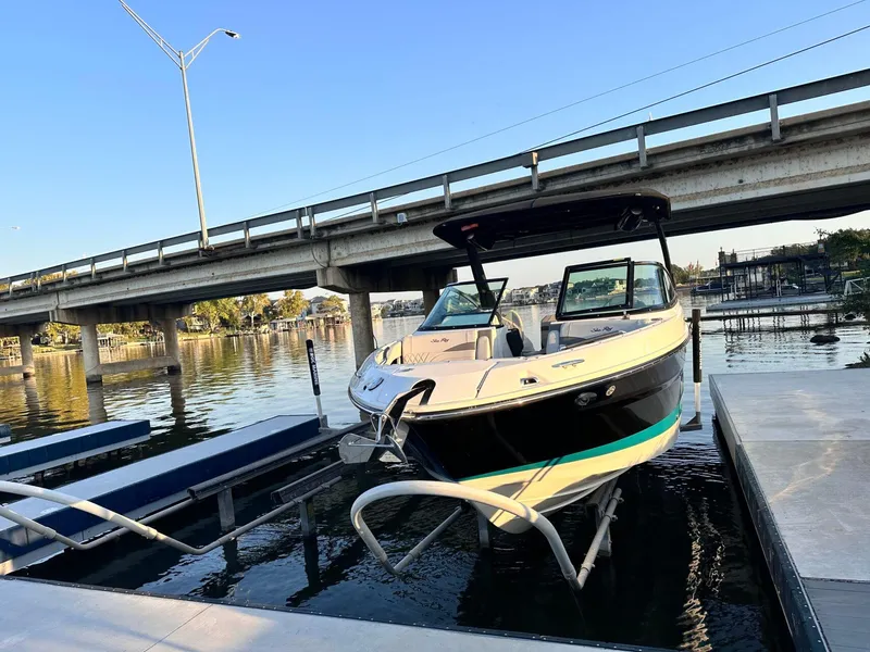 Slide: The Image of Sea Ray SLX 260 Surf 2024 - 8