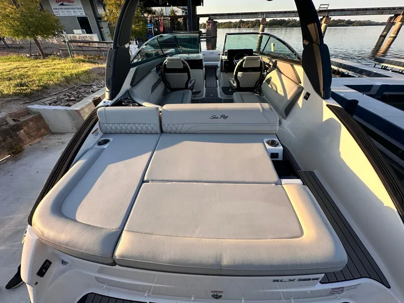 Slide: The Image of Sea Ray SLX 260 Surf 2024 - 9