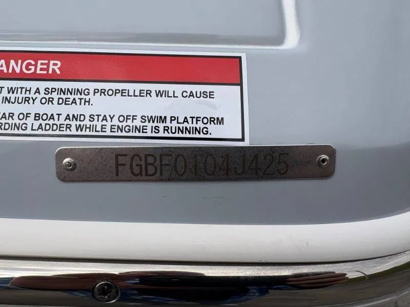 Slide: The Image of Chaparral 30 Surf 2025 - 10