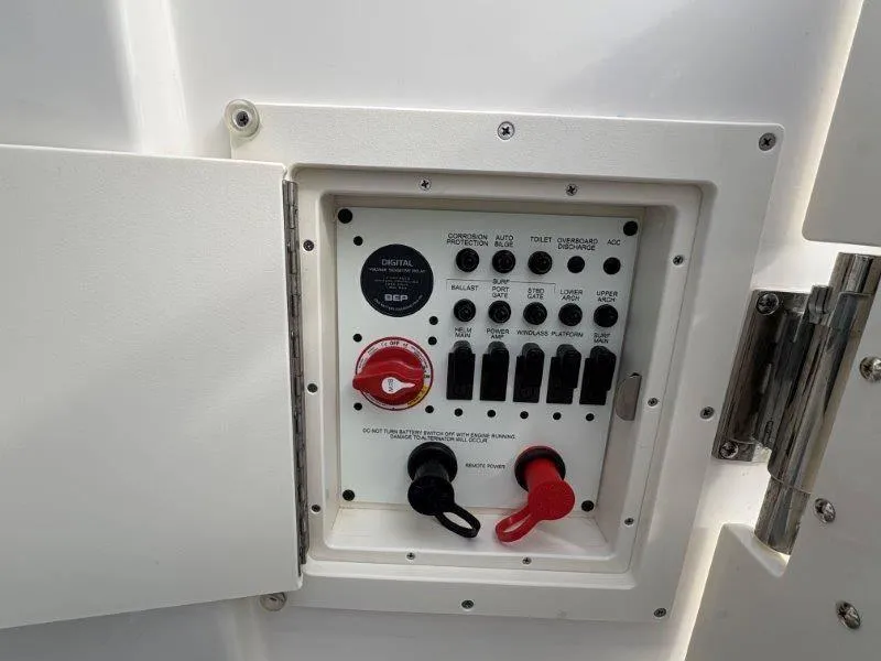 Slide: The Image of Chaparral 30 Surf 2025 - 24