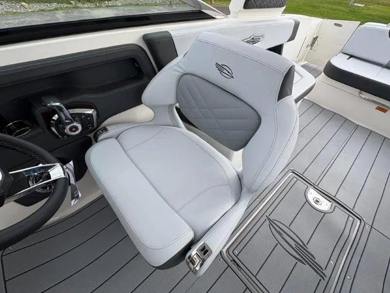 Slide: The Image of Chaparral 30 Surf 2025 - 28