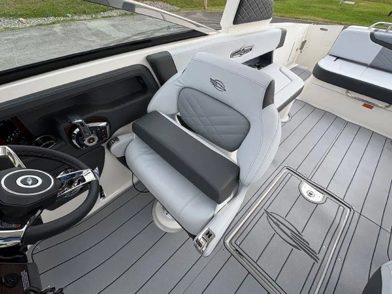 Slide: The Image of Chaparral 30 Surf 2025 - 30