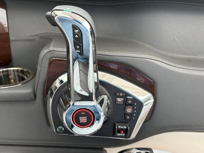 Slide: The Image of Chaparral 30 Surf 2025 - 31