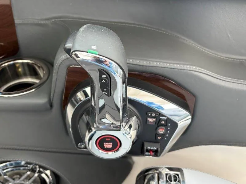 Slide: The Image of Chaparral 30 Surf 2025 - 32