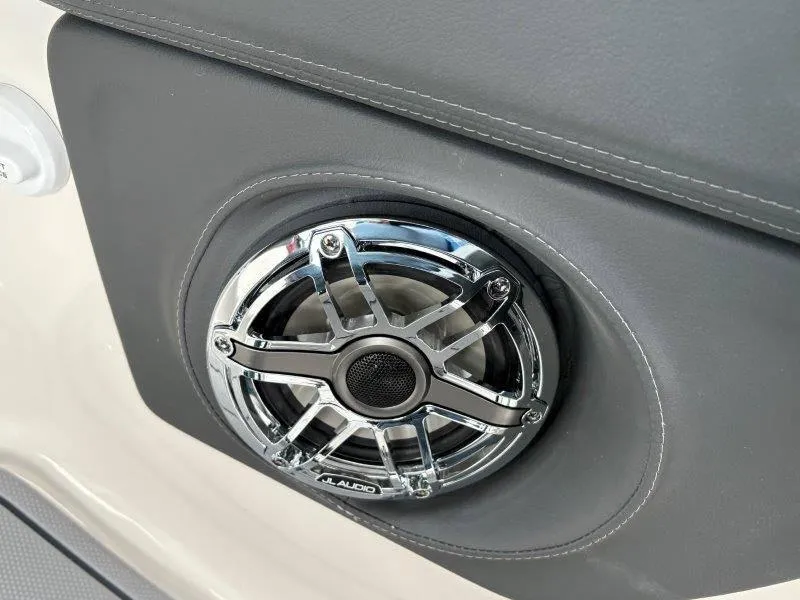 Slide: The Image of Chaparral 30 Surf 2025 - 33