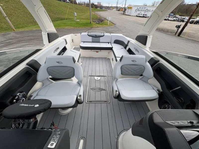 Slide: The Image of Chaparral 30 Surf 2025 - 36