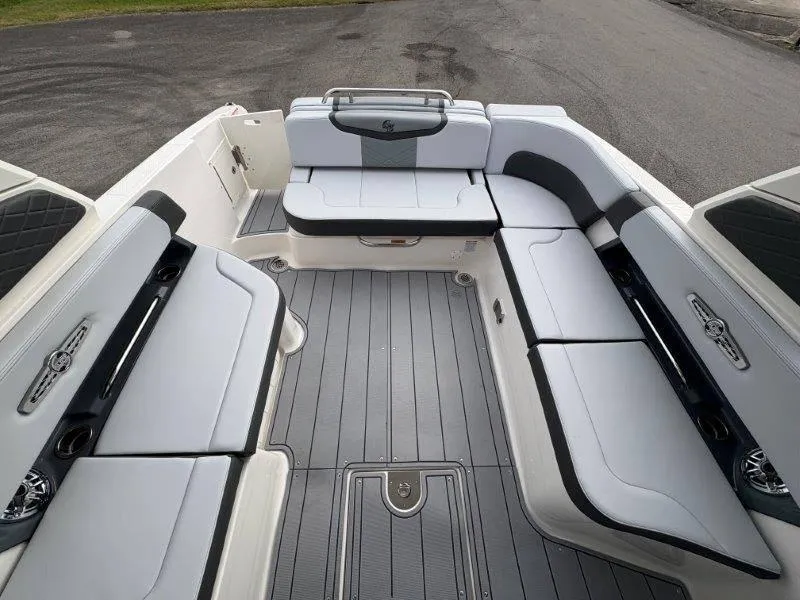 Slide: The Image of Chaparral 30 Surf 2025 - 44