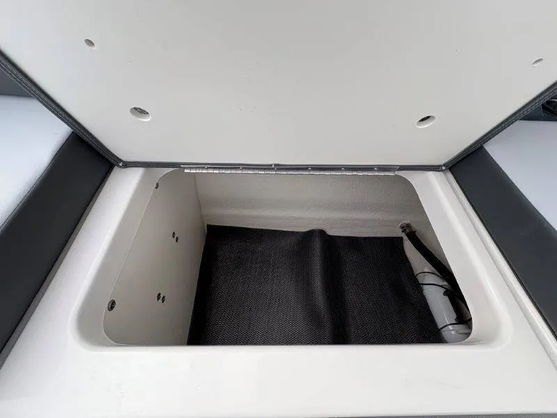 Slide: The Image of Chaparral 30 Surf 2025 - 46