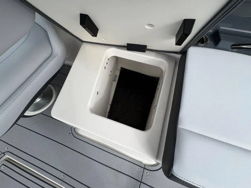 Slide: The Image of Chaparral 30 Surf 2025 - 47