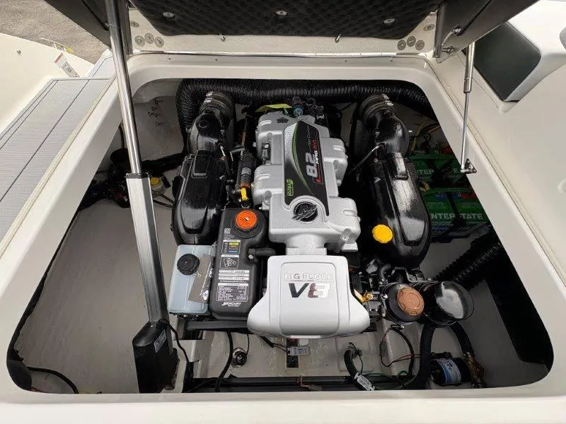 Slide: The Image of Chaparral 30 Surf 2025 - 53