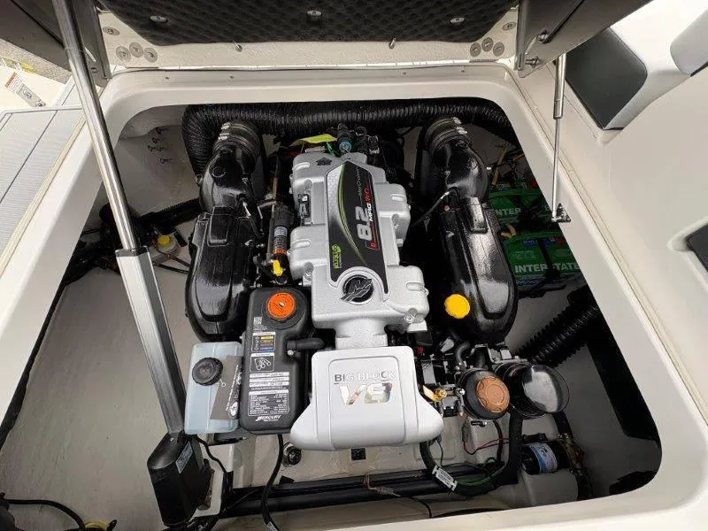 Slide: The Image of Chaparral 30 Surf 2025 - 54