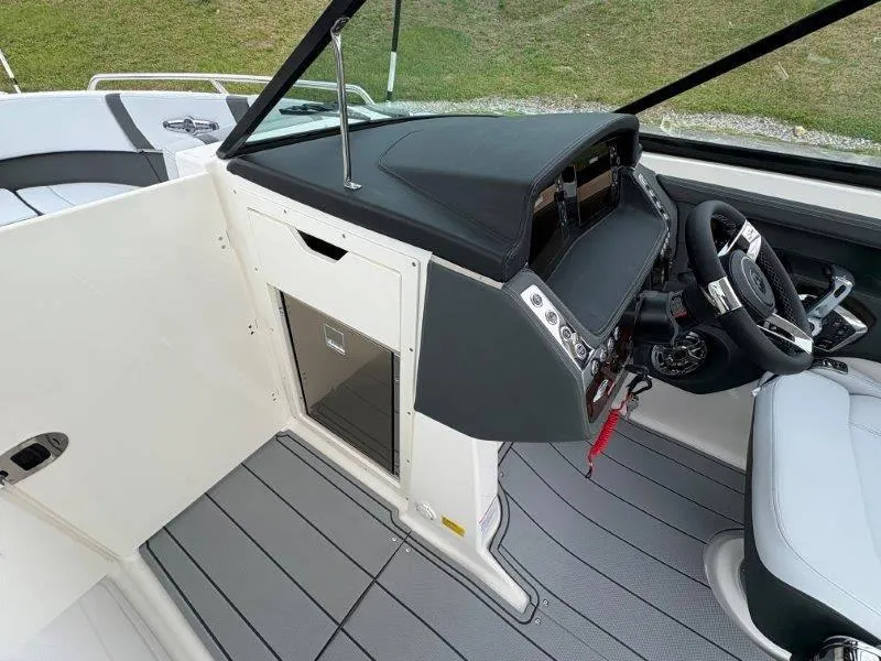 Slide: The Image of Chaparral 30 Surf 2025 - 66