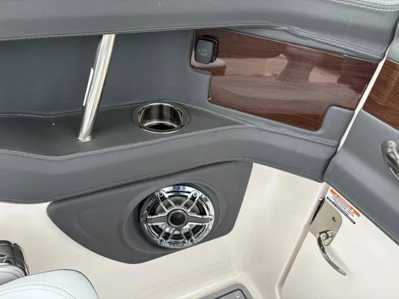 Slide: The Image of Chaparral 30 Surf 2025 - 69