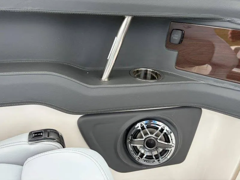 Slide: The Image of Chaparral 30 Surf 2025 - 71