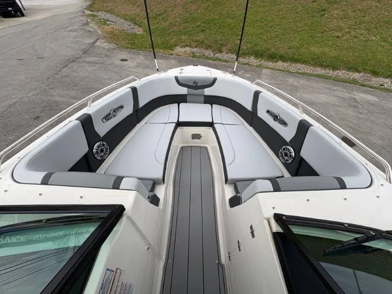 Slide: The Image of Chaparral 30 Surf 2025 - 83