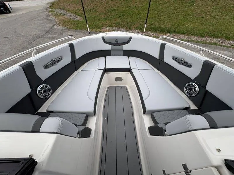 Slide: The Image of Chaparral 30 Surf 2025 - 84