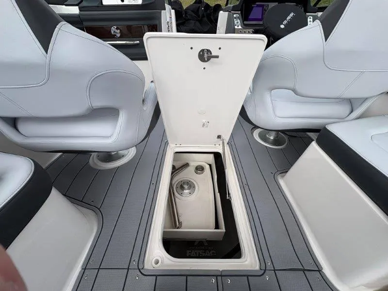 Slide: The Image of Chaparral 30 Surf 2025 - 85