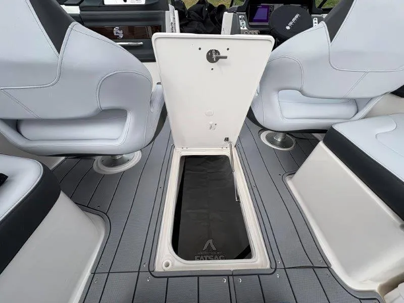 Slide: The Image of Chaparral 30 Surf 2025 - 86