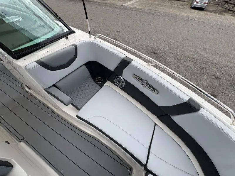 Slide: The Image of Chaparral 30 Surf 2025 - 87