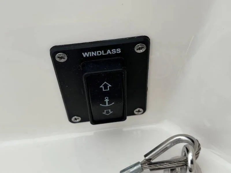 Slide: The Image of Chaparral 30 Surf 2025 - 88