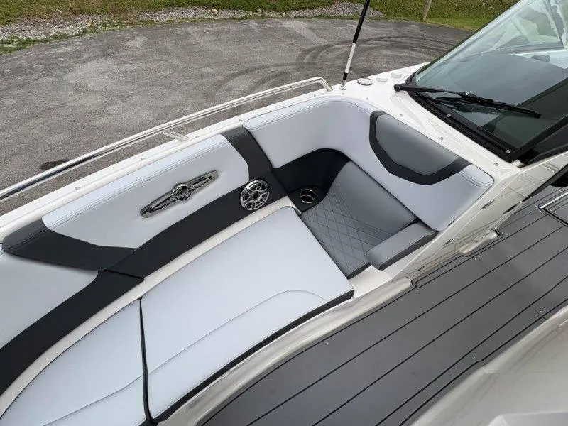 Slide: The Image of Chaparral 30 Surf 2025 - 90