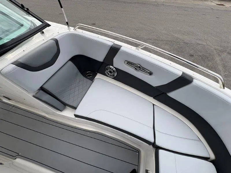 Slide: The Image of Chaparral 30 Surf 2025 - 95