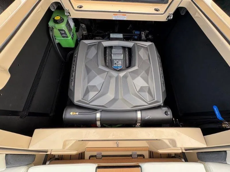 Slide: The Image of Nautique G25 2025 - 100